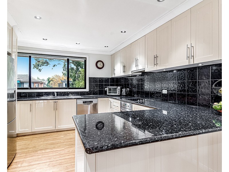 16 Smallwood Rd, Mcgraths Hill NSW 2756