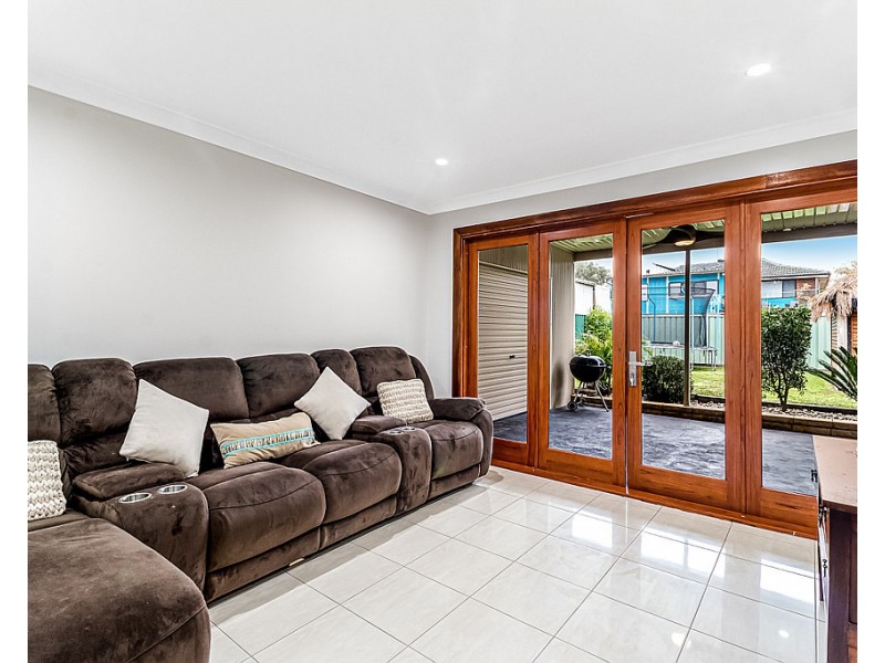 16 Smallwood Rd, Mcgraths Hill NSW 2756