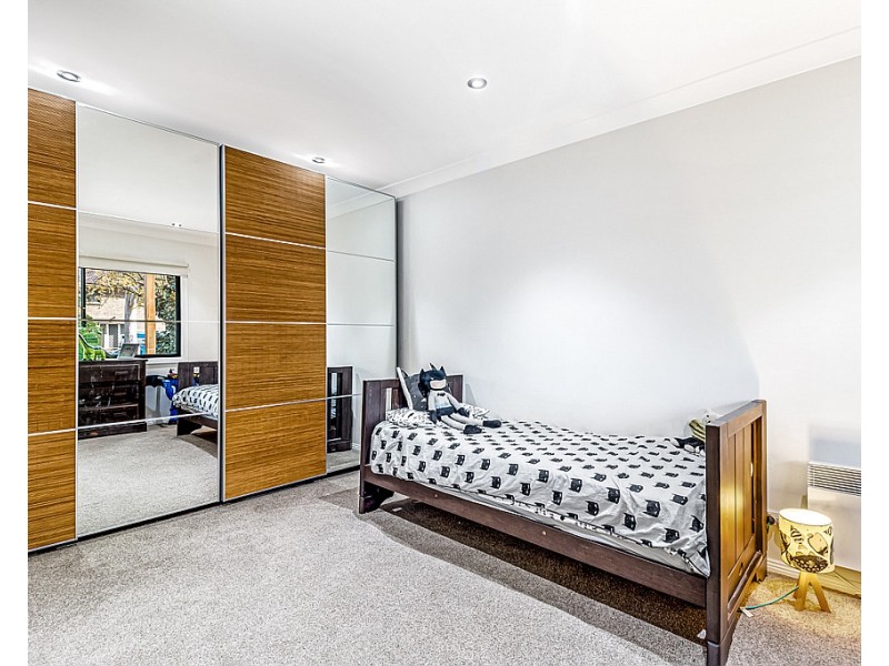 16 Smallwood Rd, Mcgraths Hill NSW 2756