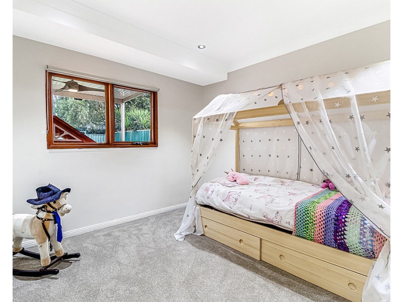 16 Smallwood Rd, Mcgraths Hill NSW 2756