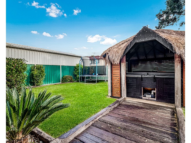 16 Smallwood Rd, Mcgraths Hill NSW 2756