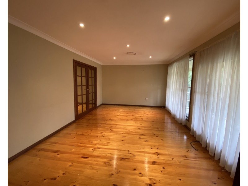 25 Ashford Ave, Castle Hill NSW 2154