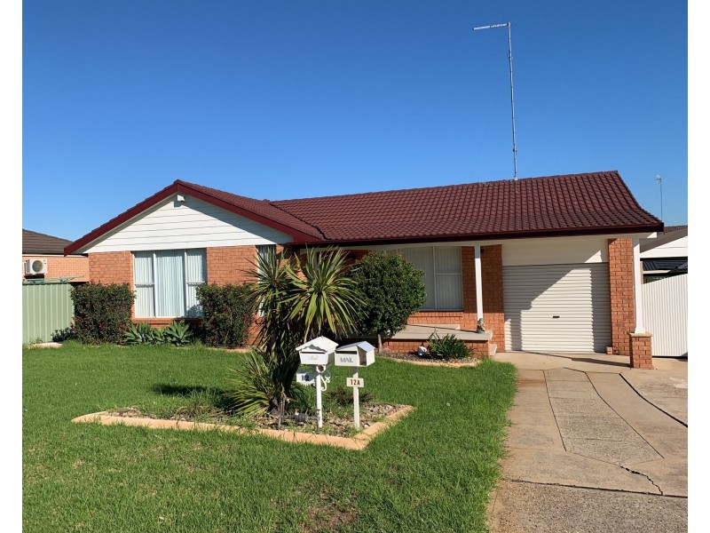 12 Chatsworth Road, St Clair NSW 2759