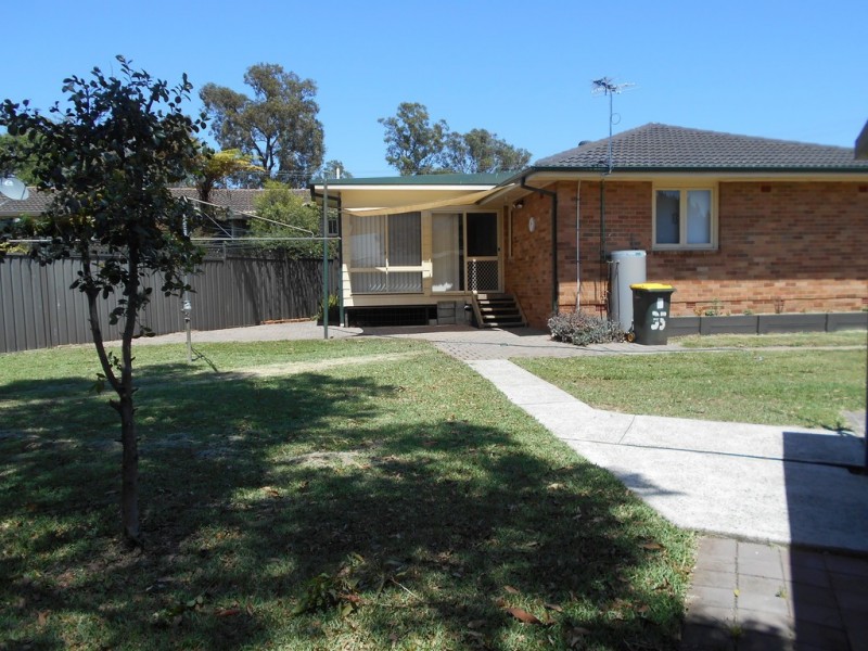 35 Roebuck Cres, Willmot NSW 2770