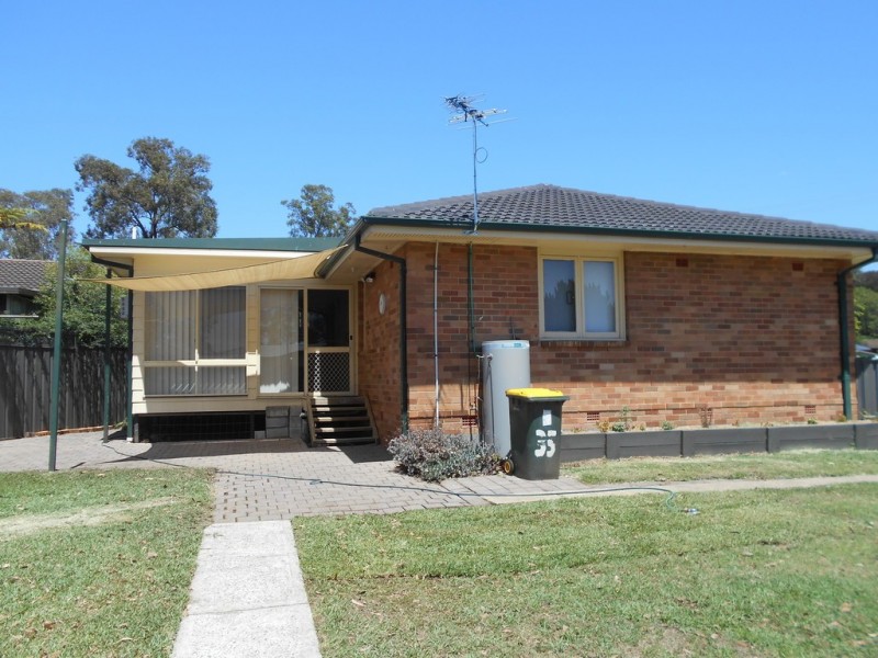 35 Roebuck Cres, Willmot NSW 2770