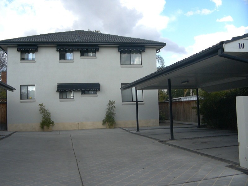 4/10  Toxana st, Richmond NSW 2753