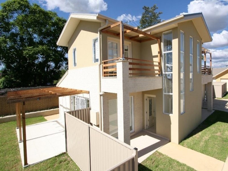 2/52 George Street, Windsor NSW 2756