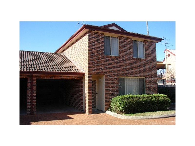 3/176  March st, Richmond NSW 2753