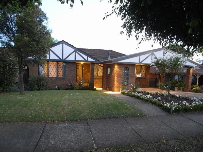 17 Cleveley Ave, Kings Langley NSW 2147