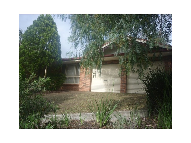 11 MacKenzie Ave, Glenmore Park NSW 2745