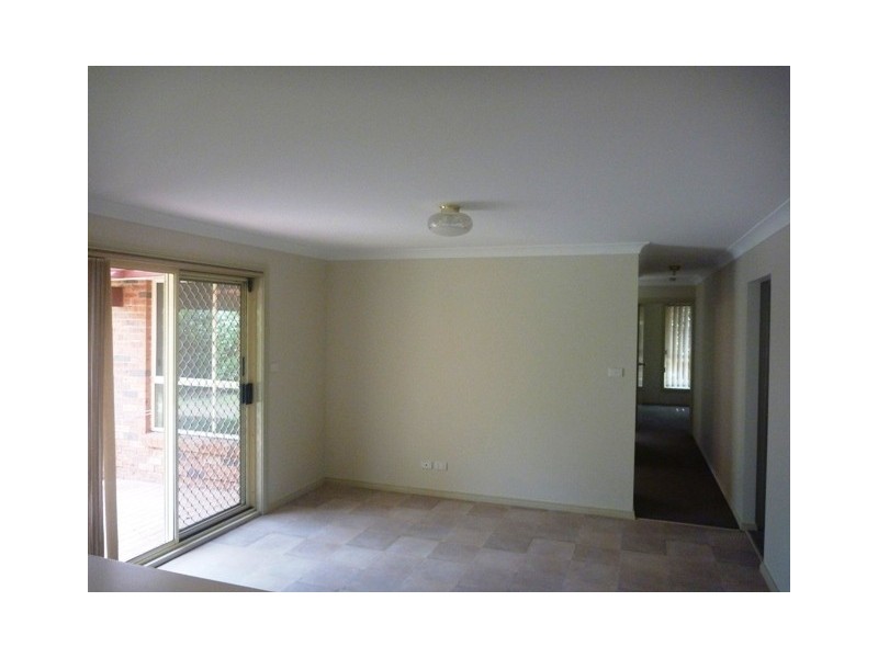 11 MacKenzie Ave, Glenmore Park NSW 2745