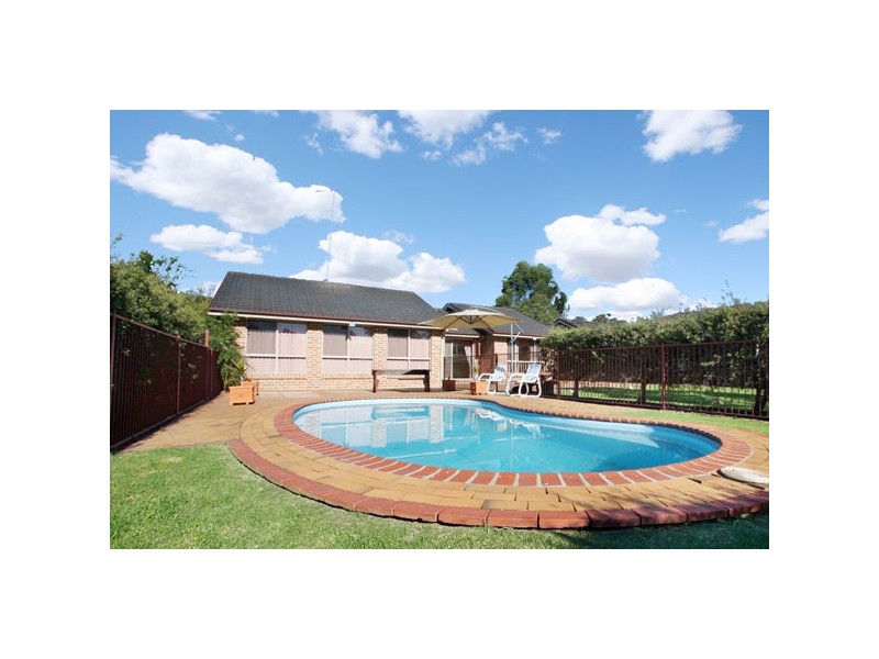 80 Canoona Ave, Windsor Downs NSW 2756