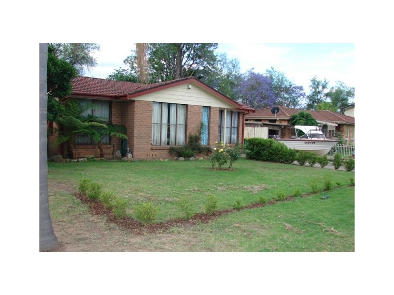 4 Lindsay Pl, Richmond NSW 2753