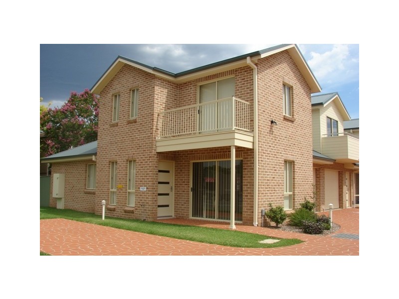 3/182  March Street, Richmond NSW 2753