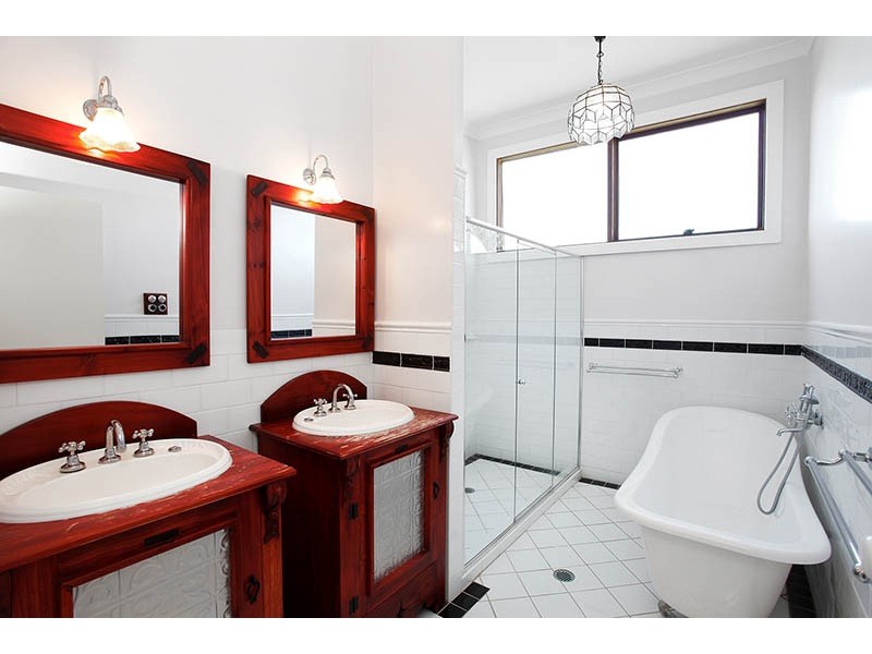 19 Bellbird Cr, Bowen Mountain NSW 2753