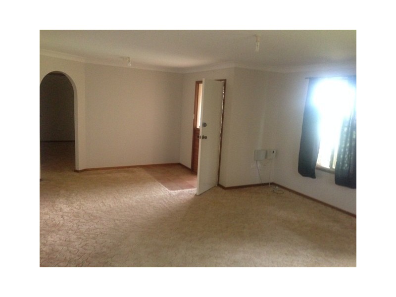 1/3 Strong Place, Richmond NSW 2753