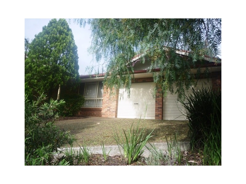 11 MacKenzie Ave, Glenmore Park NSW 2745