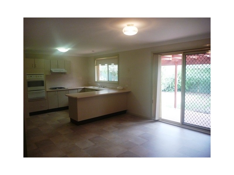 11 MacKenzie Ave, Glenmore Park NSW 2745