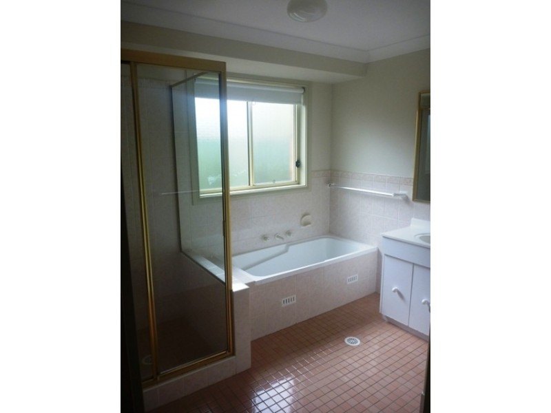 11 MacKenzie Ave, Glenmore Park NSW 2745