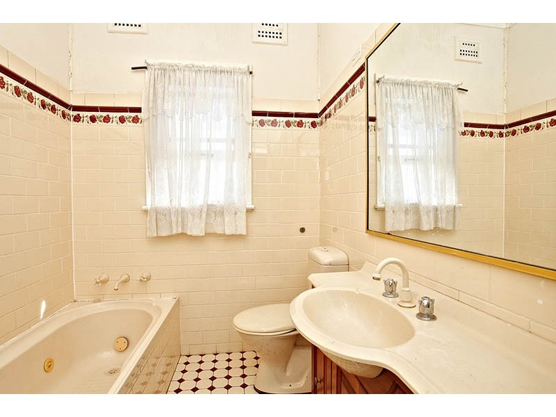 33 Cambridge Street, Blacktown NSW 2148