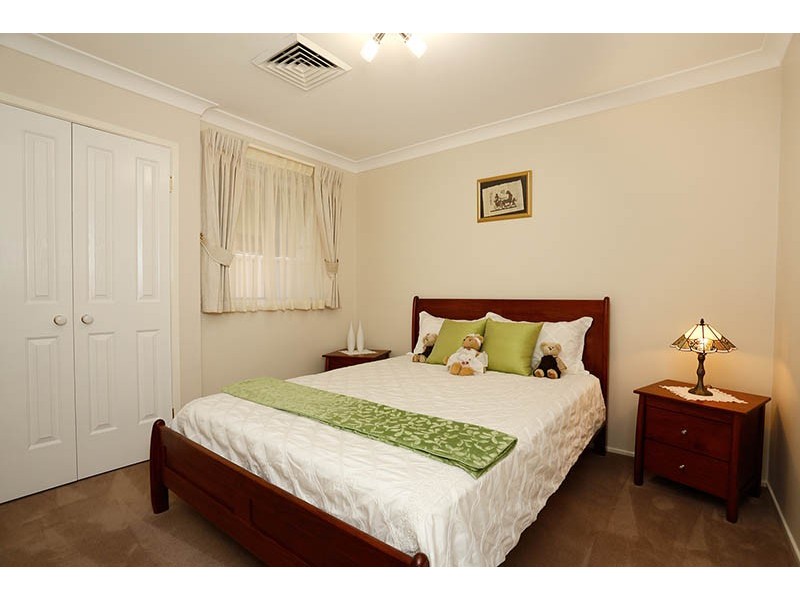 11 Warrina Pl, Londonderry NSW 2753