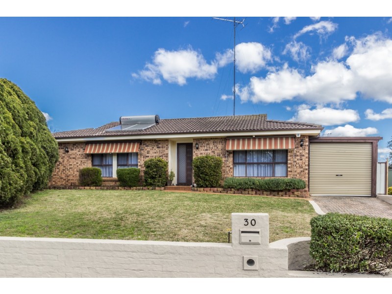 30 Griffiths Ave, Mcgraths Hill NSW 2756