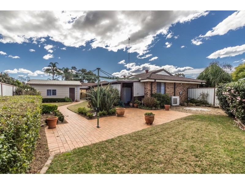 30 Griffiths Ave, Mcgraths Hill NSW 2756