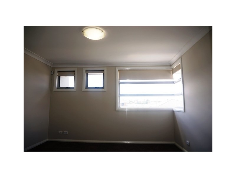 2/20 Barnea Ave, Claremont Meadows NSW 2747