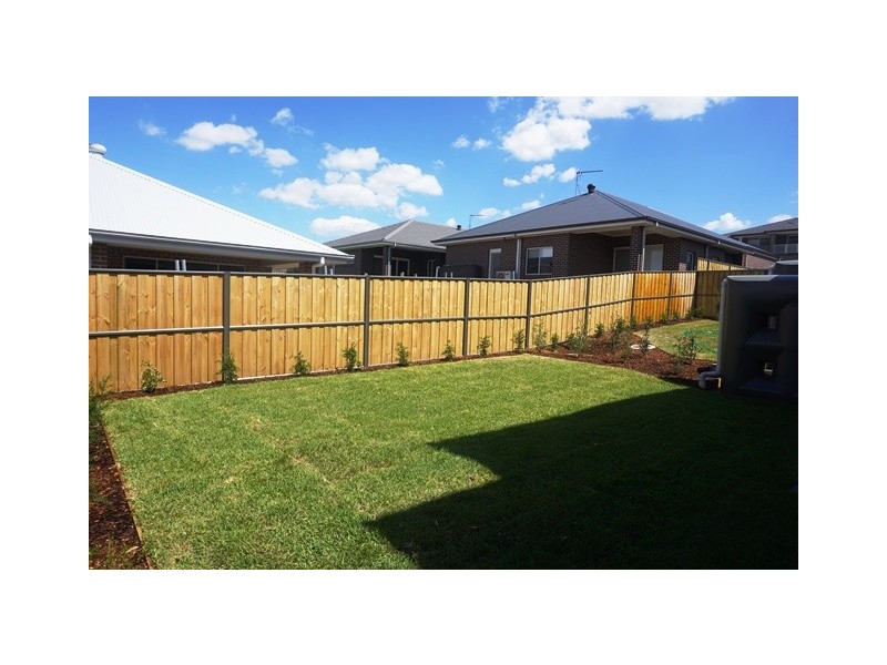 2/20 Barnea Ave, Claremont Meadows NSW 2747