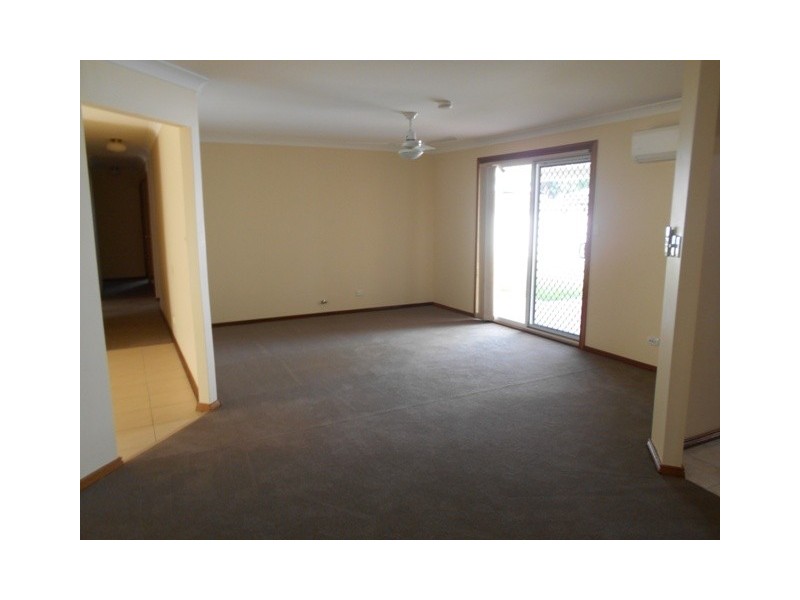 6 Allison Place, Glenmore Park NSW 2745