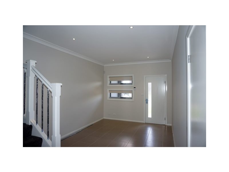 1 / 20 Barnea Ave, Claremont Meadows NSW 2747