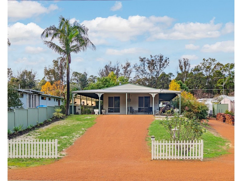 15 Wilson Street, Nannup WA 6275