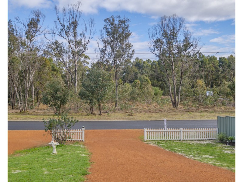 15 Wilson Street, Nannup WA 6275