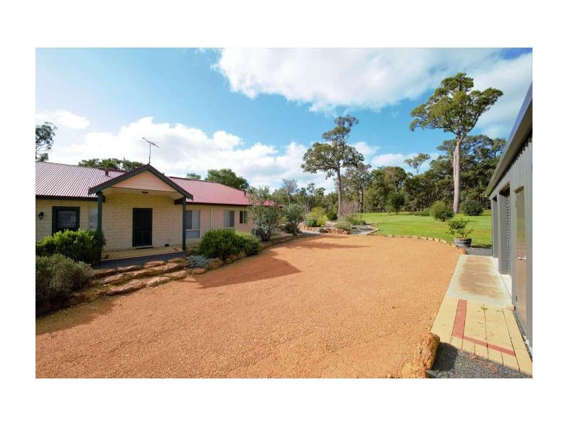 46 Valley Way, Nannup WA 6275