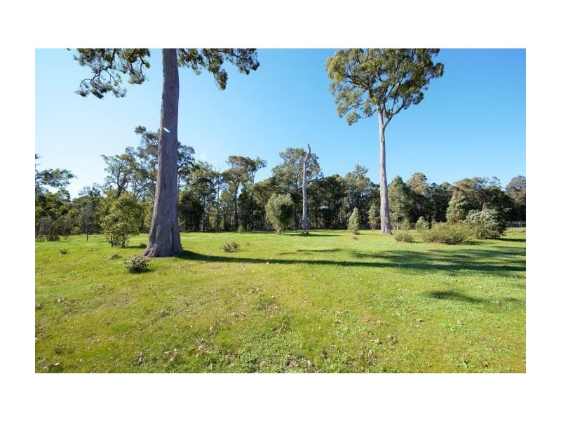 46 Valley Way, Nannup WA 6275