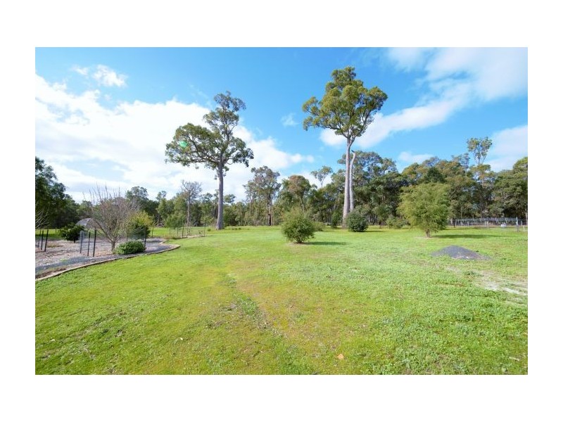 46 Valley Way, Nannup WA 6275