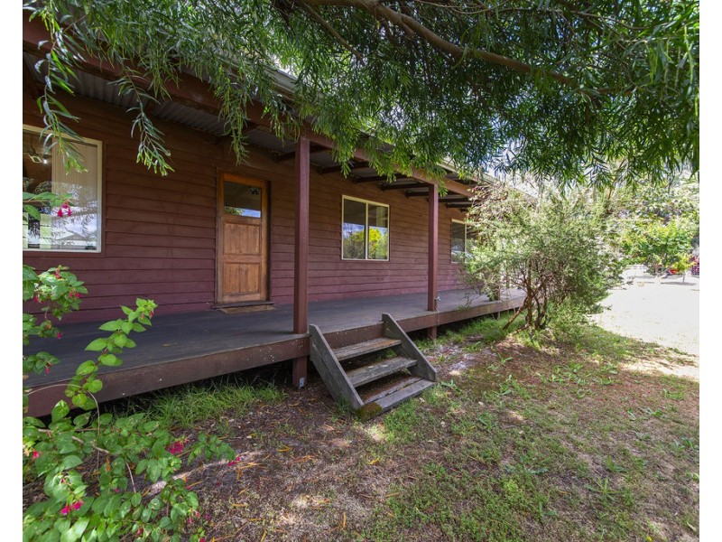 2 Kearney St, Nannup WA 6275