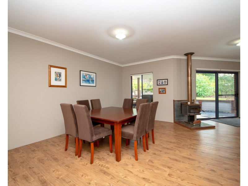 23 Cockatoo Drive, Nannup WA 6275