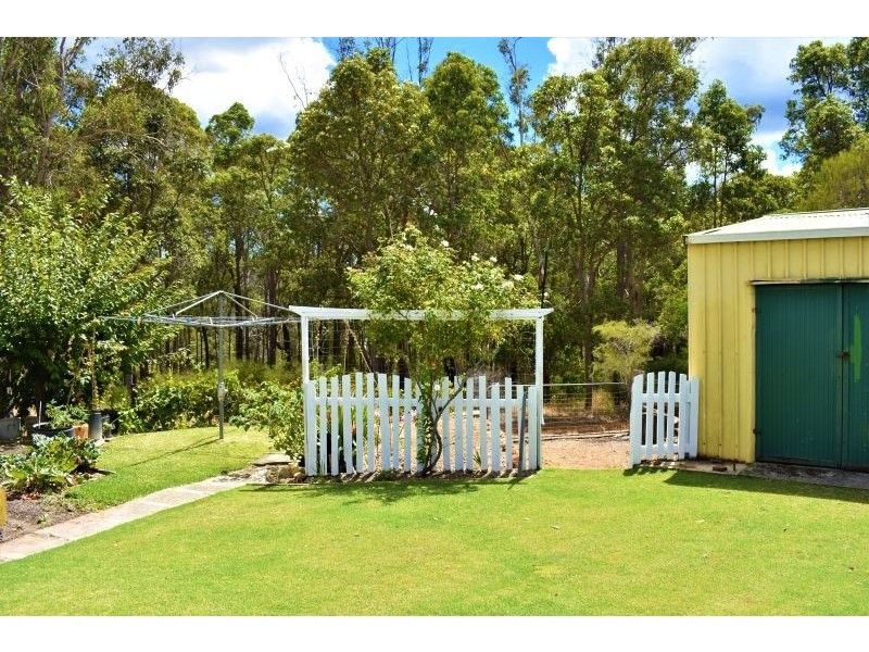 20 Walter Street, Nannup WA 6275