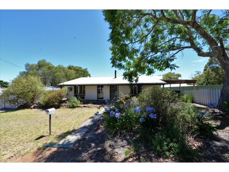 7 Bishop Street, Nannup WA 6275