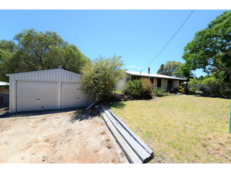 7 Bishop Street, Nannup WA 6275