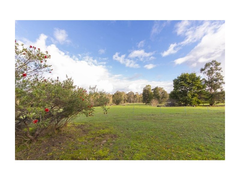 20 Melaleuca Place, Nannup WA 6275