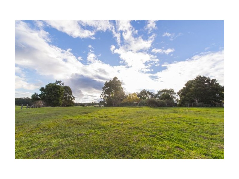 20 Melaleuca Place, Nannup WA 6275