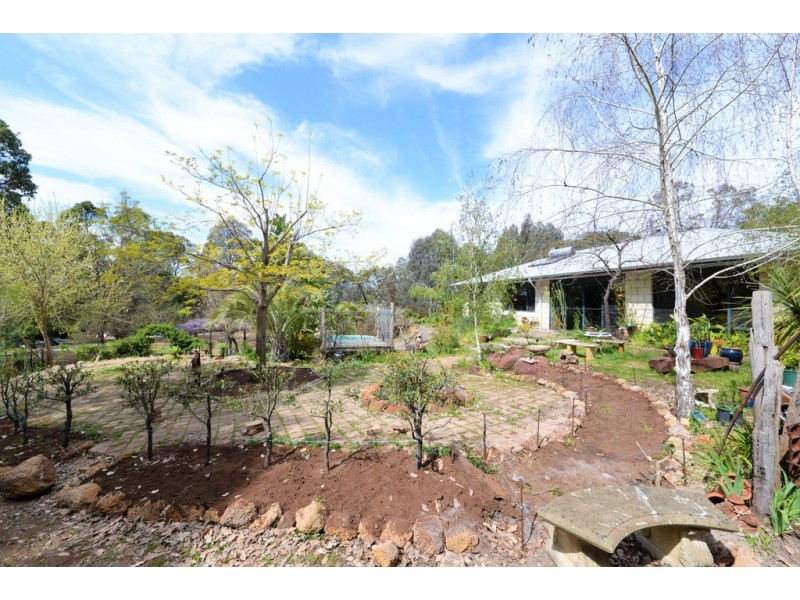 24 Cockatoo Drive, Nannup WA 6275
