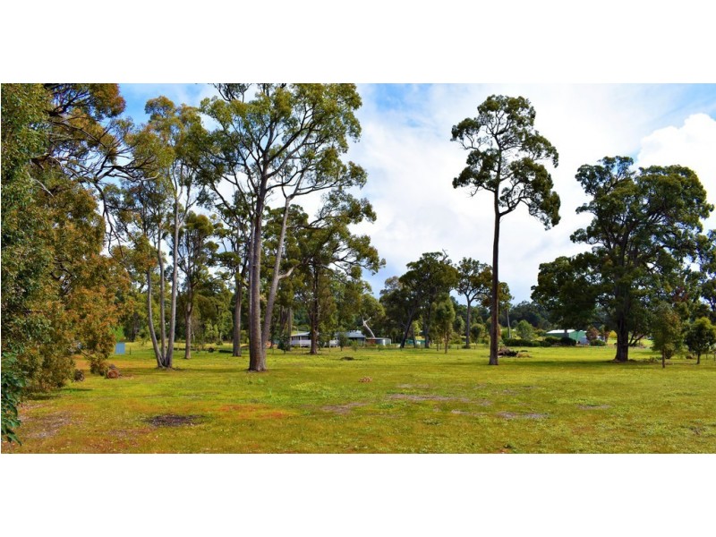 49 Valley Way, Nannup WA 6275