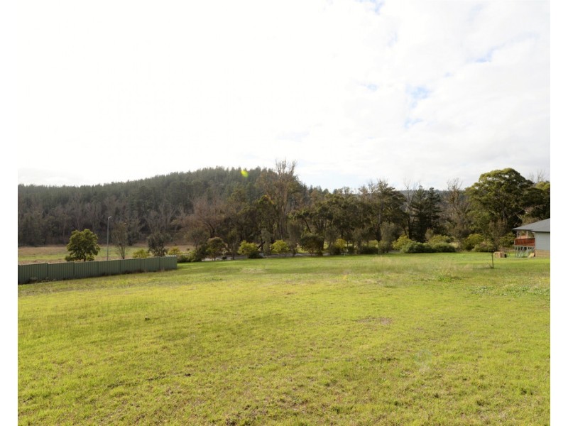 7 Hitchcock Drive, Nannup WA 6275