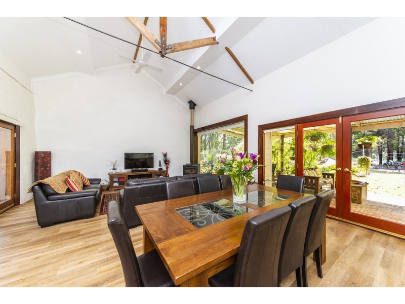 38 Cockatoo Drive, Nannup WA 6275