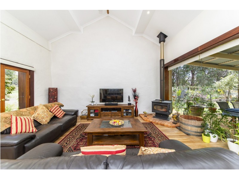 38 Cockatoo Drive, Nannup WA 6275