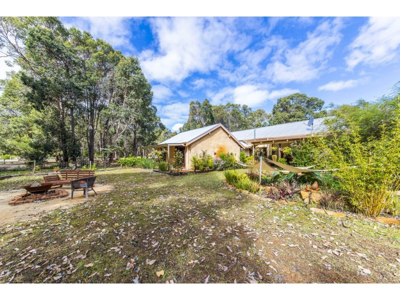 38 Cockatoo Drive, Nannup WA 6275