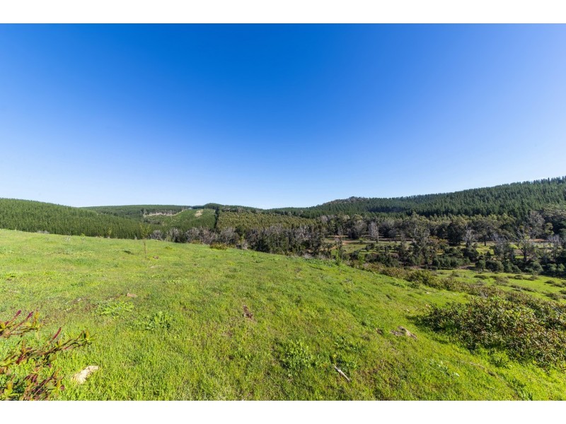 11 Brockman Highway, Nannup WA 6275